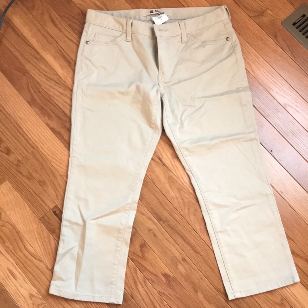 Gap khaki capris